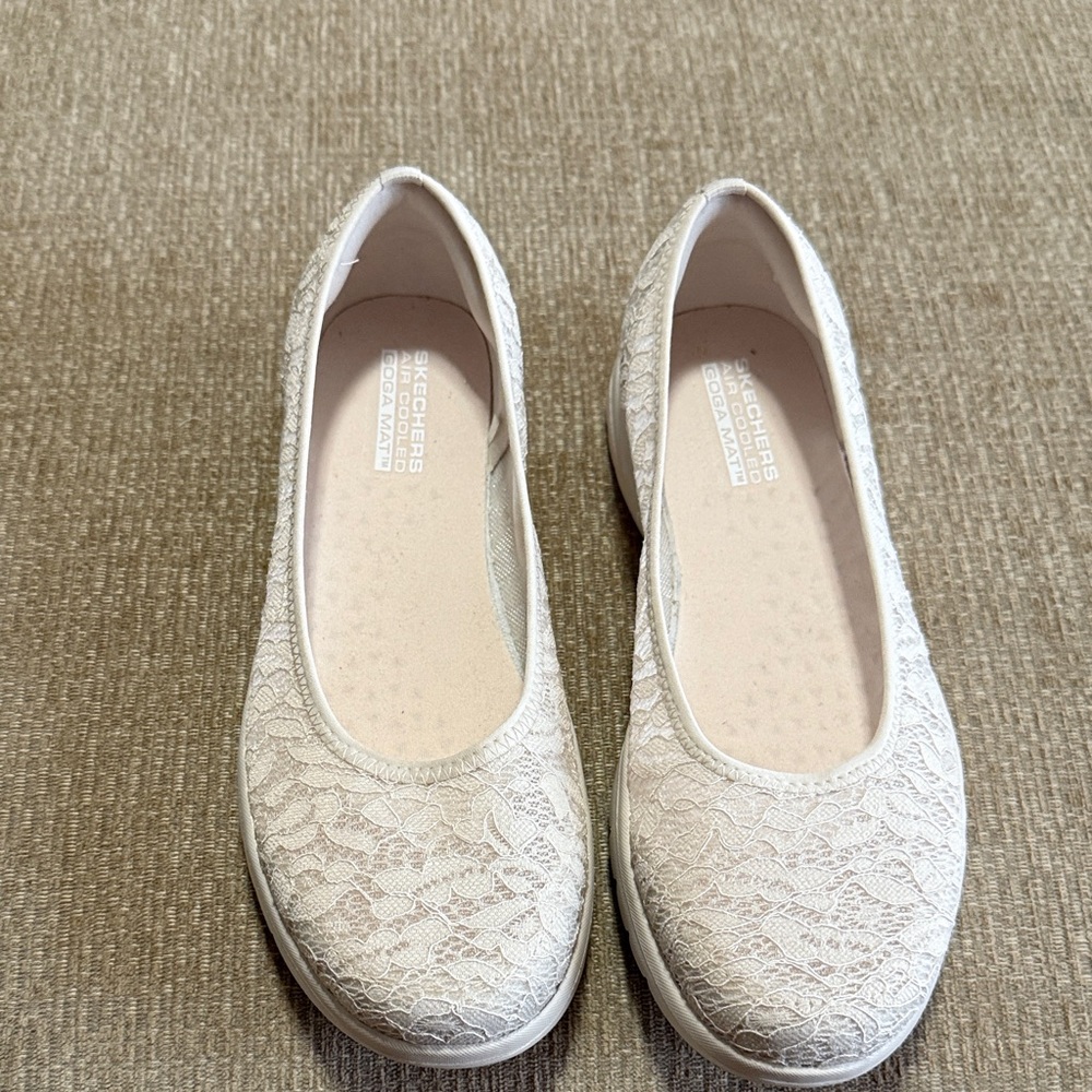 NWOT Skechers Women's Cream Lace Flats- On The Go Flex Radiant-Kinsley - Picture 4 of 8